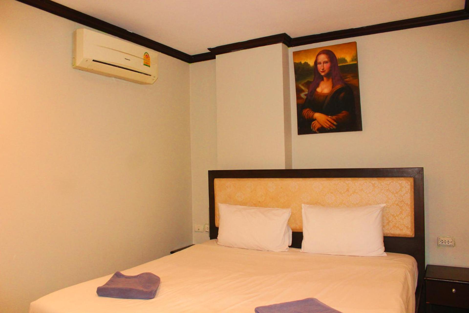 Hollywood Inn Hotel Patong Екстериор снимка