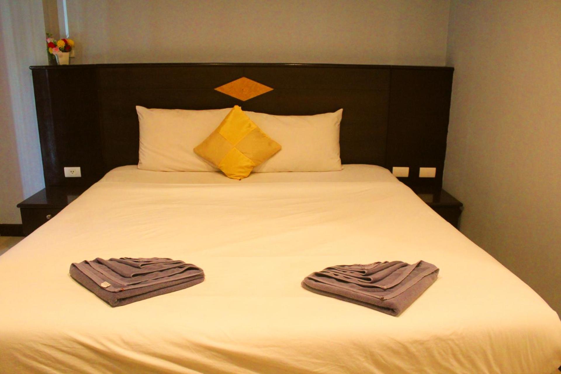 Hollywood Inn Hotel Patong Екстериор снимка