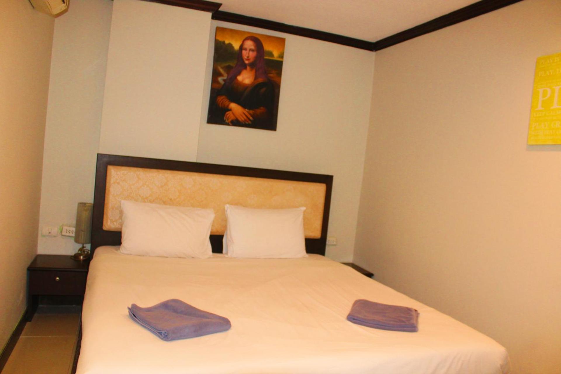 Hollywood Inn Hotel Patong Екстериор снимка