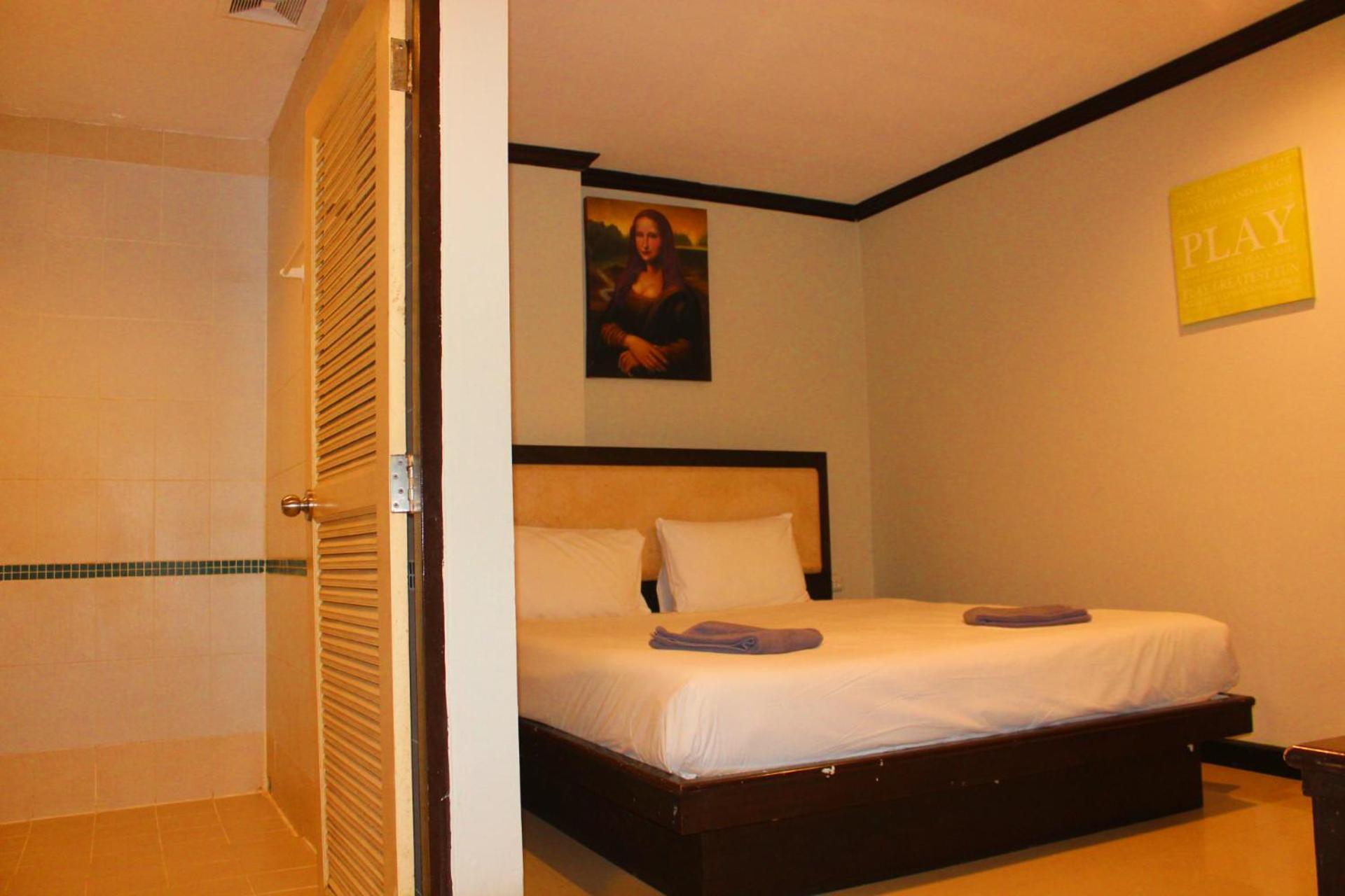 Hollywood Inn Hotel Patong Екстериор снимка