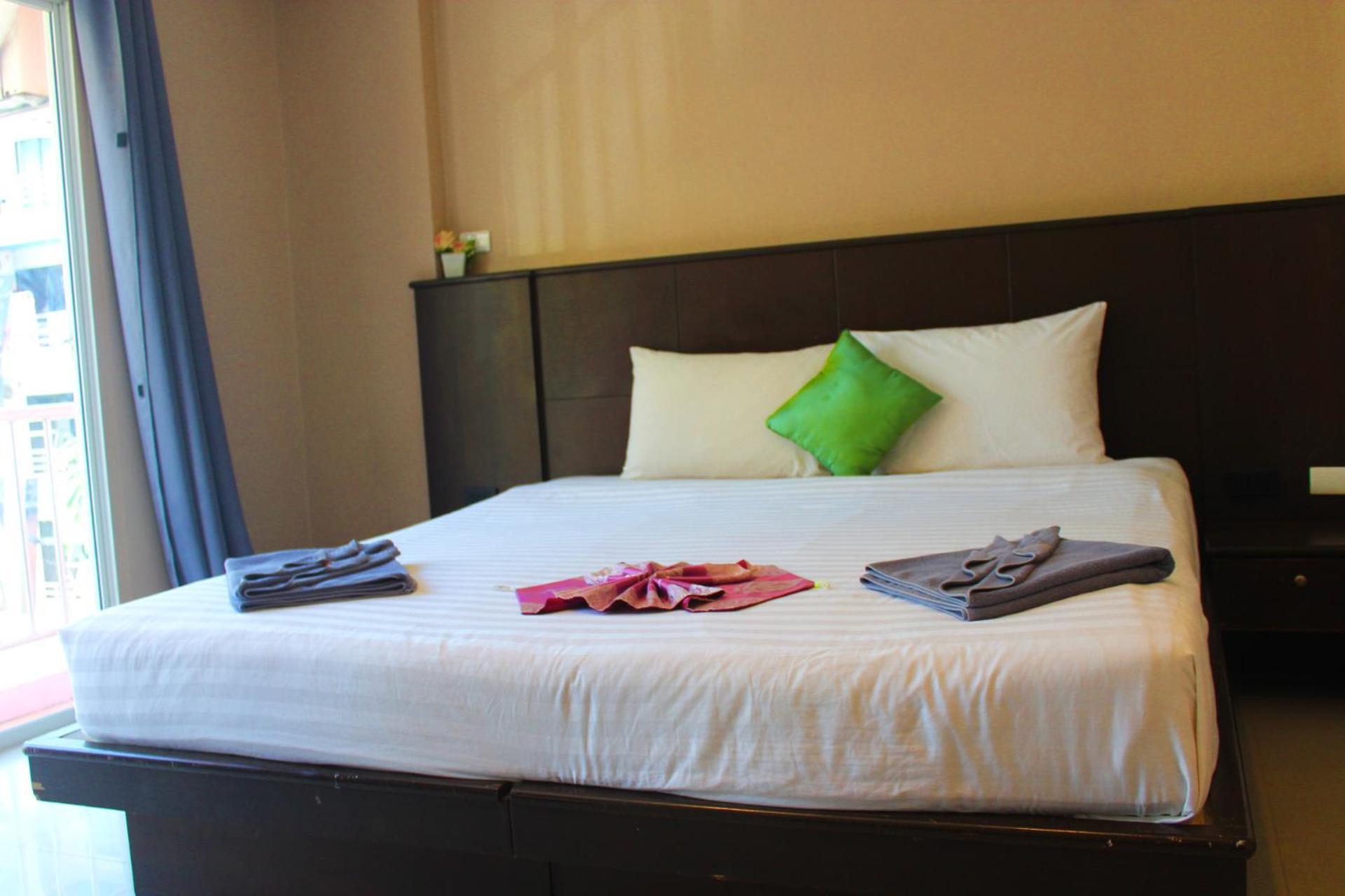 Hollywood Inn Hotel Patong Екстериор снимка