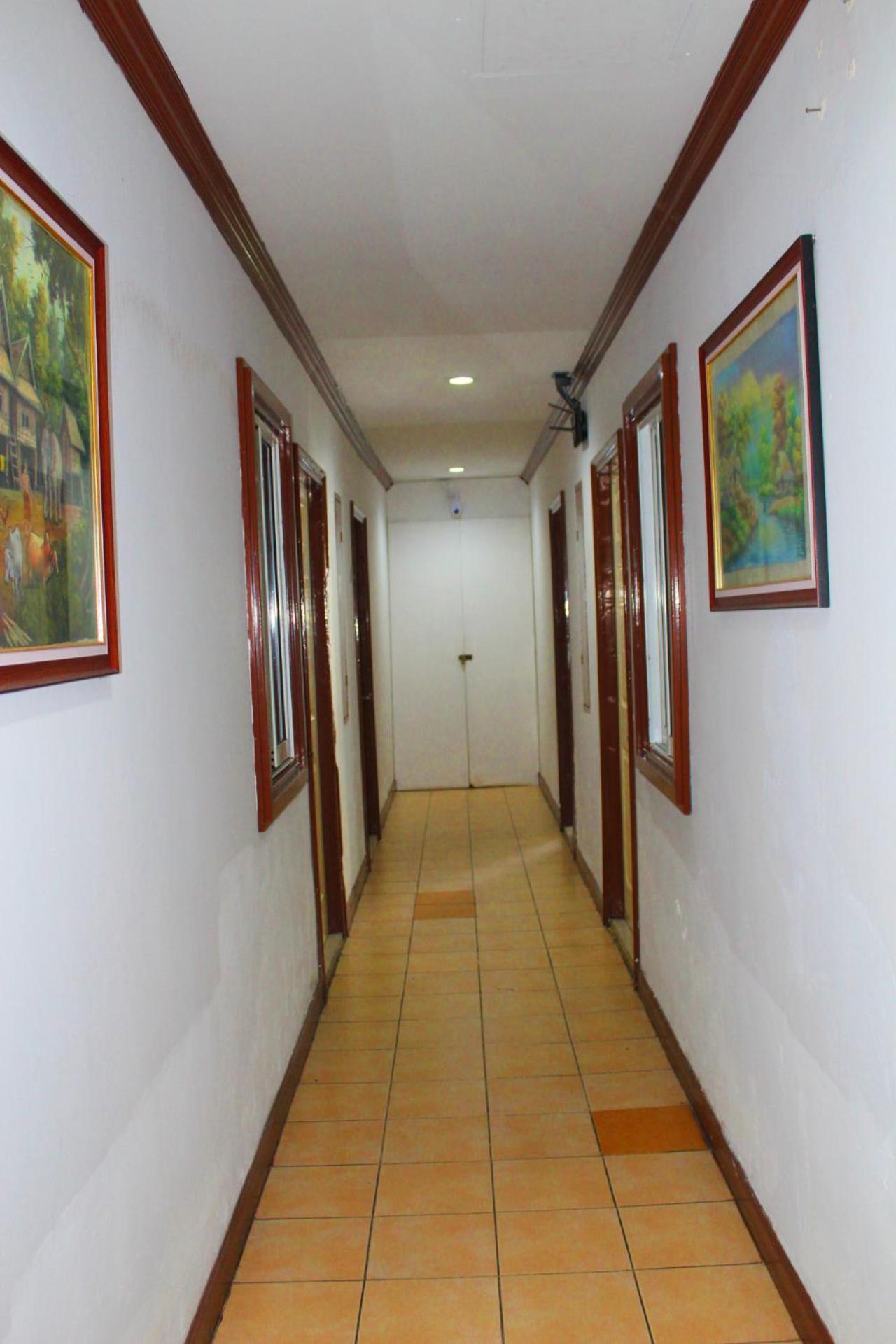 Hollywood Inn Hotel Patong Екстериор снимка