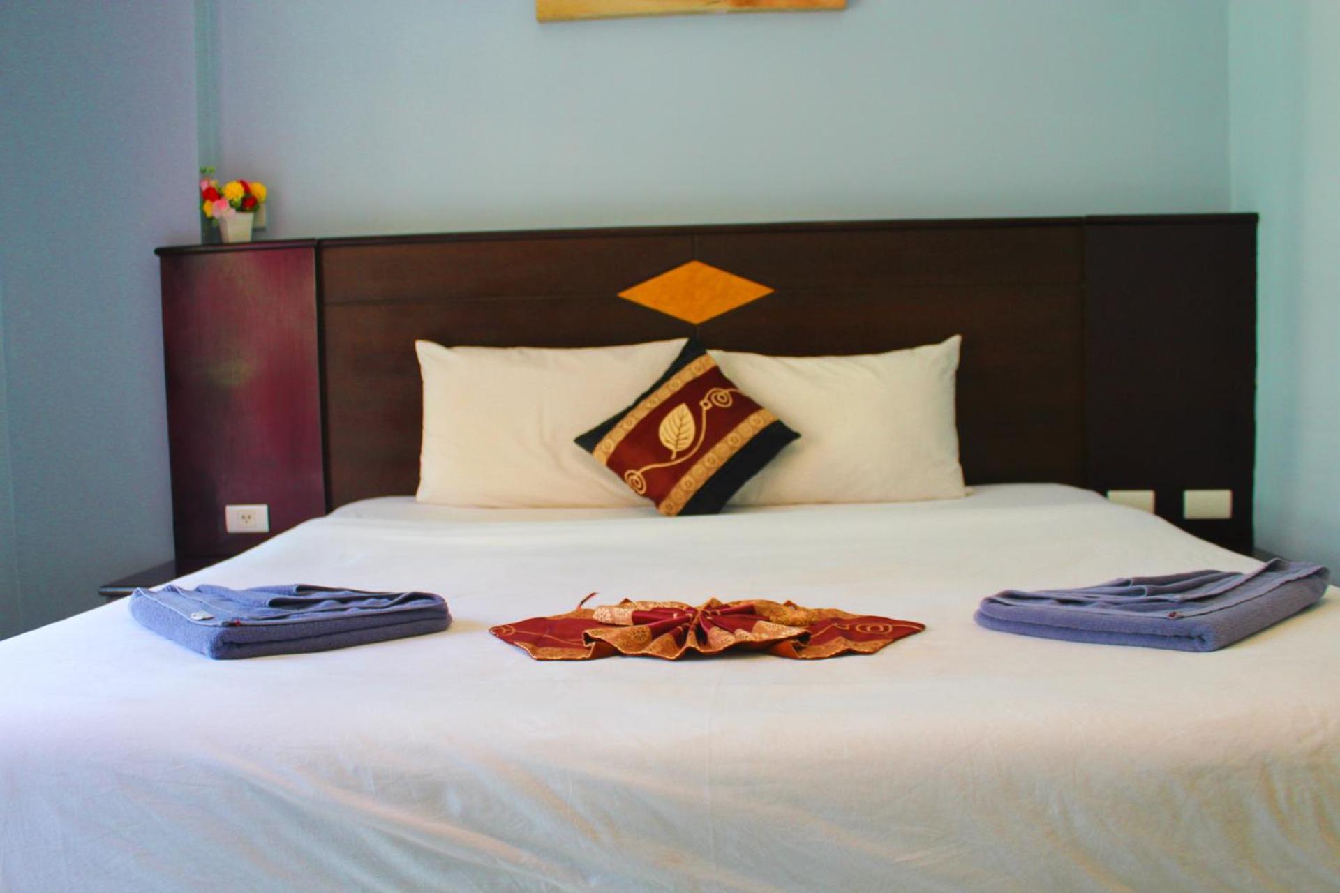 Hollywood Inn Hotel Patong Екстериор снимка