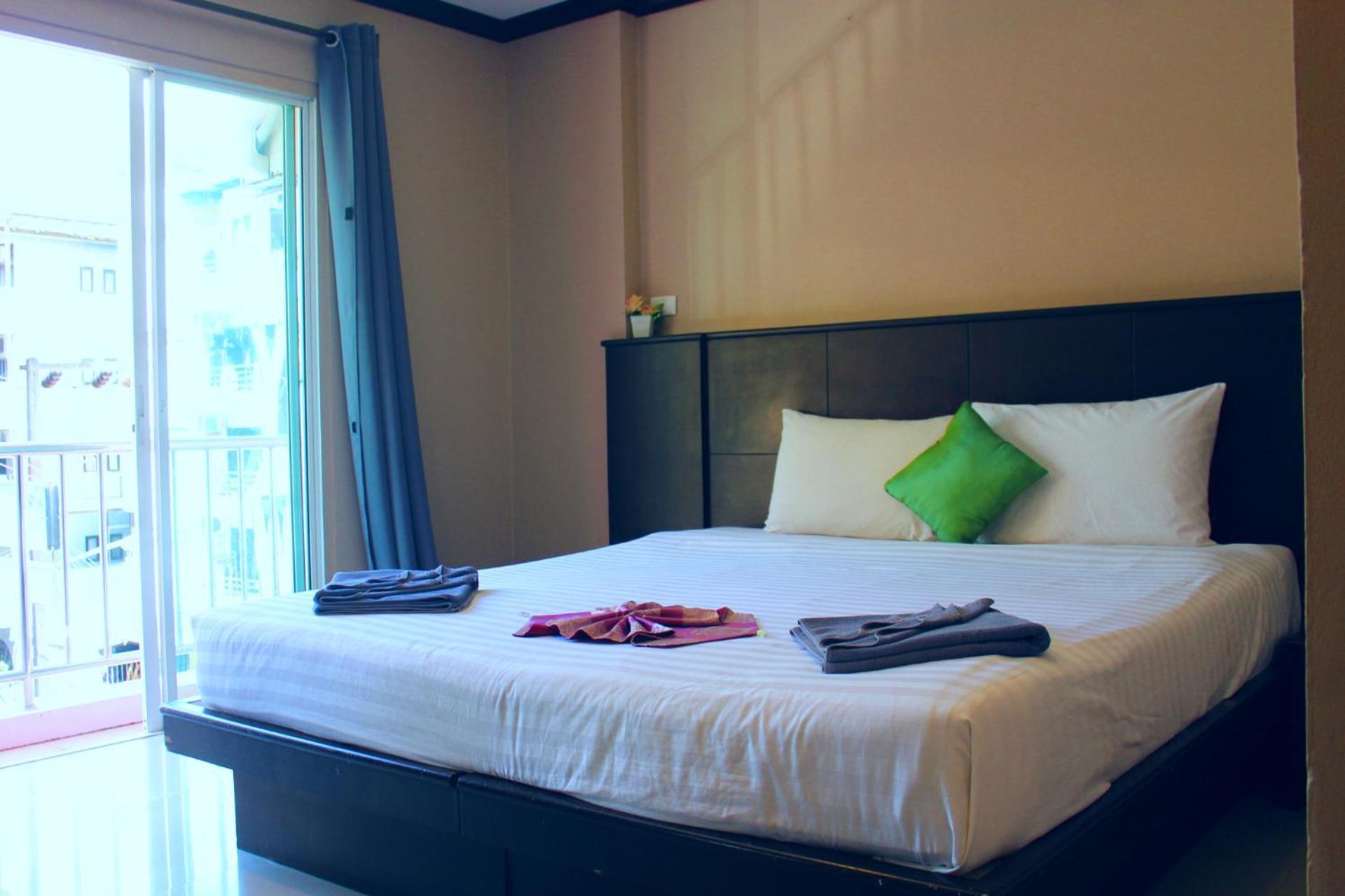 Hollywood Inn Hotel Patong Екстериор снимка