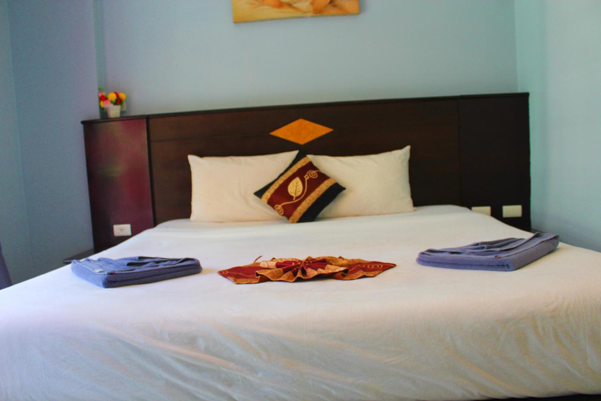 Hollywood Inn Hotel Patong Екстериор снимка