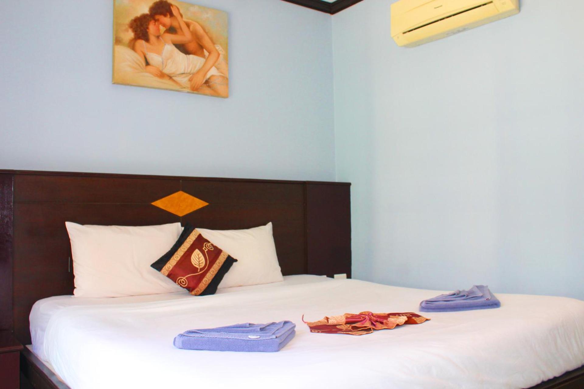 Hollywood Inn Hotel Patong Екстериор снимка